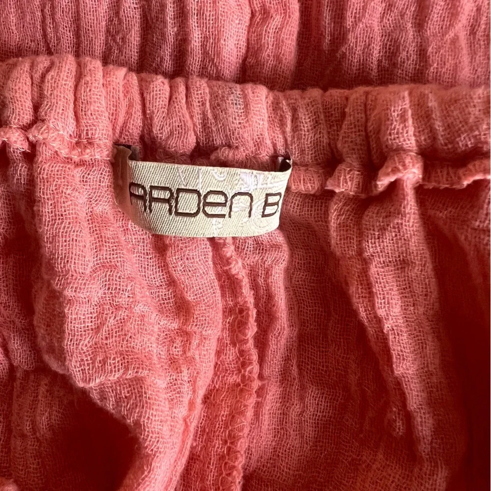 Arden B | strapless, cropped, coral blouse w/elasticated hems, size small​